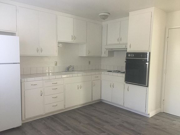 5th image of 493 Bevans Dr