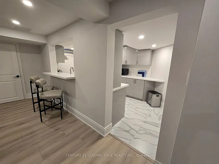 14 Porthclair Ct — Photo 5