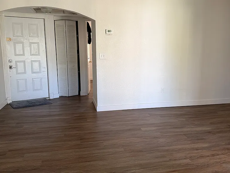 1077 Washington Cir #A — Photo 10