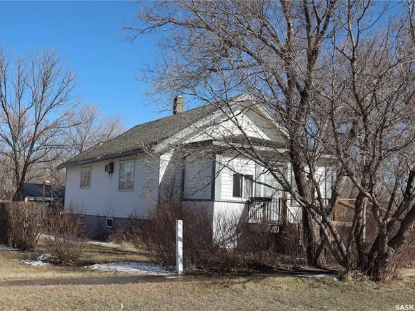 11 4th STREET, Willow Bunch, SK S0H 4K0
