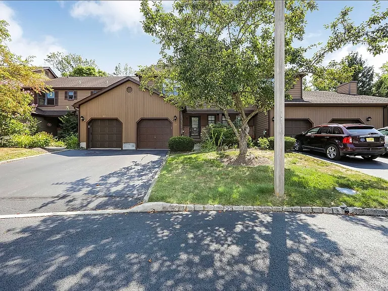 58 Danielle Ct — Photo 3