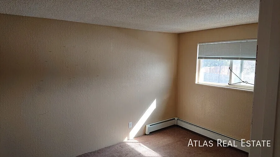 Save $1395! Fantastic Location near Rock Park and Downtown Castle Rock! Walk to Town! 2 Bed 1 Bat... — Photo 3