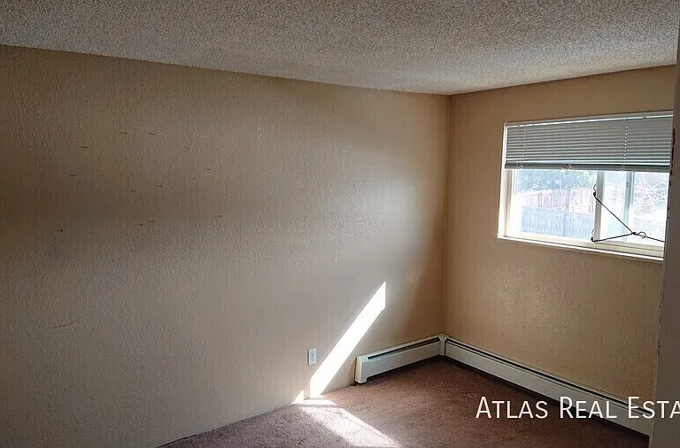 920 Bishop Ct #B — Photo 3