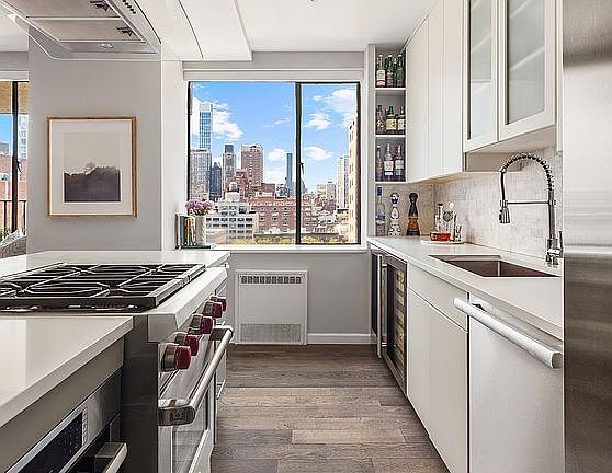 5th image of 333 E 69th St APT 12E