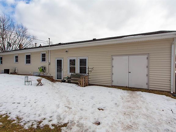 5th image of 1009 Rosewood Dr