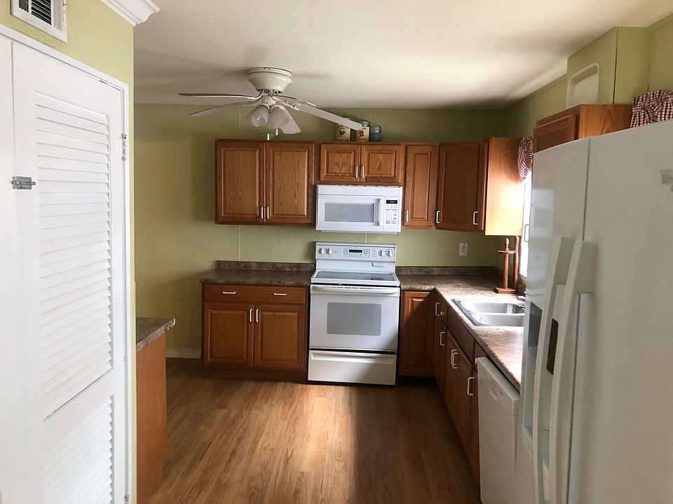 1st image of 3330 Bendick Ave