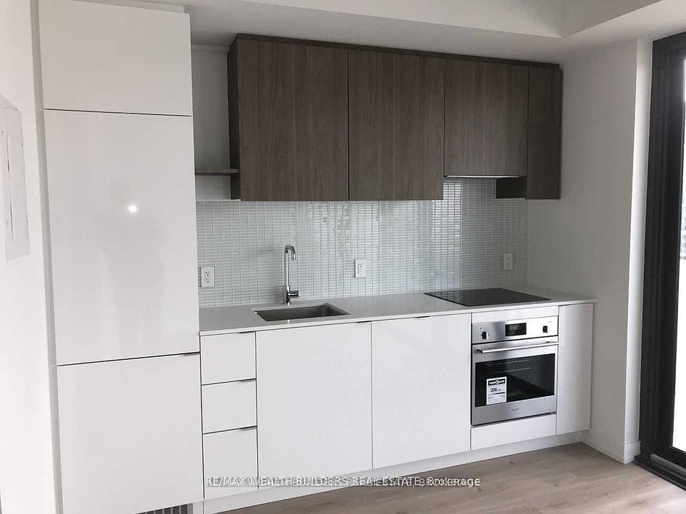 1st image of 161 Roehampton Ave #1204
