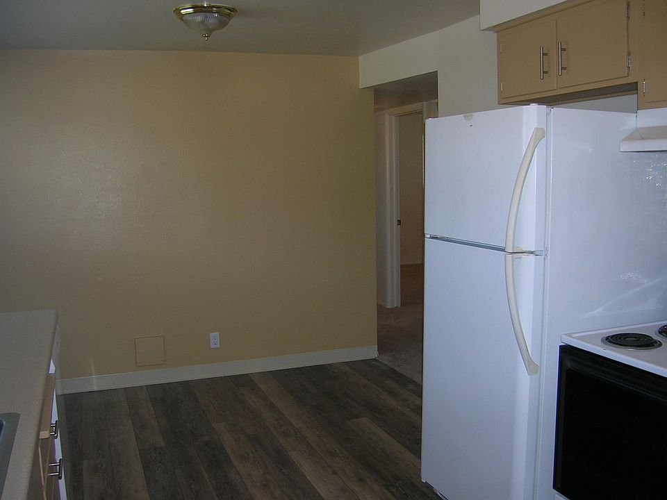eating area from kitchen