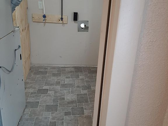 utility room with furnace, hot water heater, and washer dryer hookups