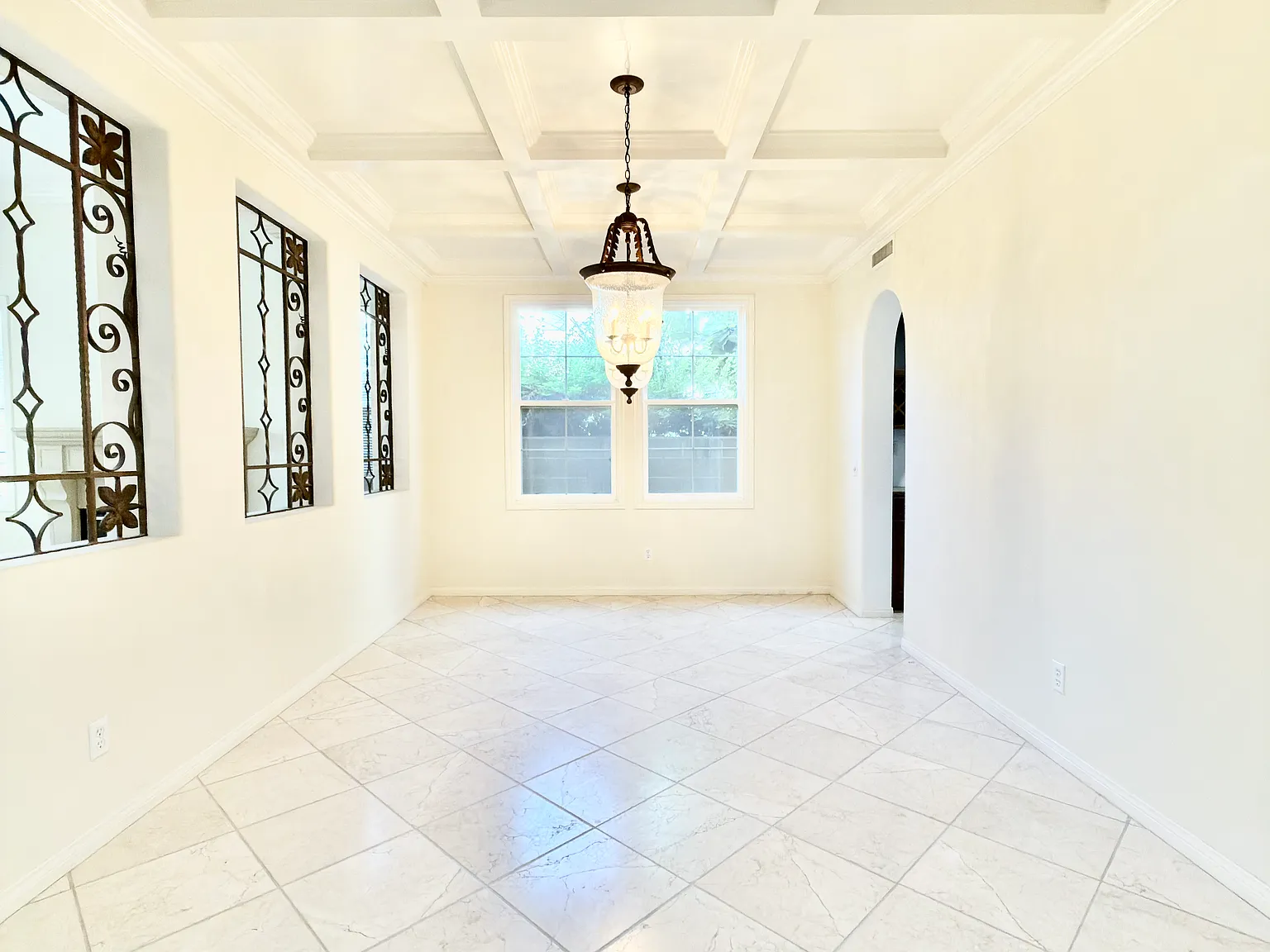 5 bed, 3567 sqft, $7,000 — Photo 4
