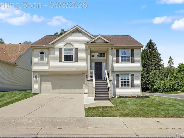 6400 Lake Meadow Dr, Waterford, MI 48327