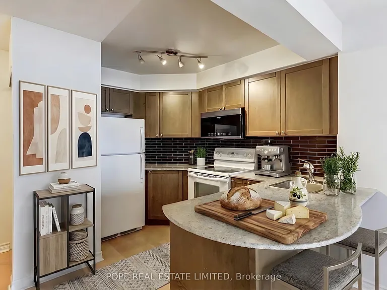 763 Bay St #713 — Photo 2