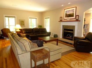 2 Oak Crest Dr, Highland, NY 12528