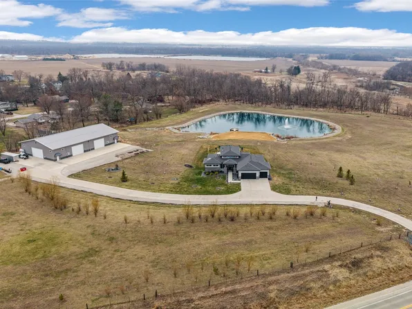 7505 Blairs Ferry Rd, Cedar Rapids, IA 52411