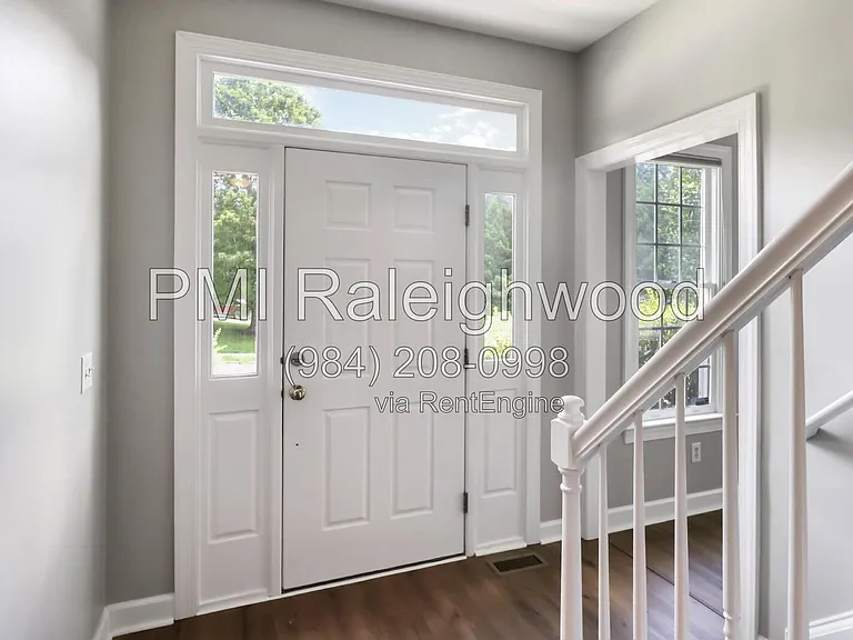 301 Perry Creek Dr — Photo 3