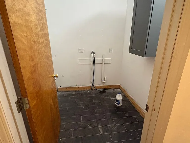 110 W Summit Hill Dr — Photo 26