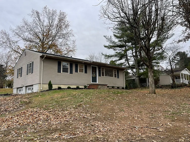 102 Highland Dr — Photo 1