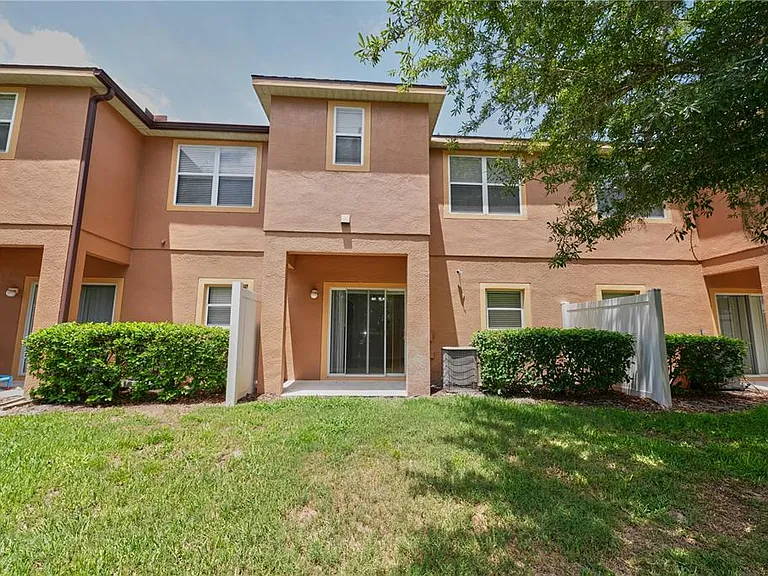 2730 Retreat View Cir — Photo 24