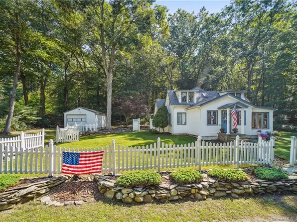 27 Knollwood Street, Monroe, CT 06468