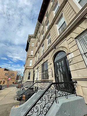 Rented by Pear NYC LLC | media 32