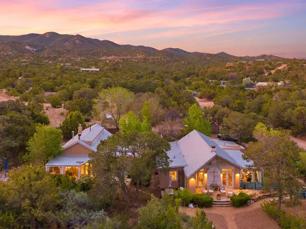 55 Paseo Del Rancho, Santa Fe, NM 87506