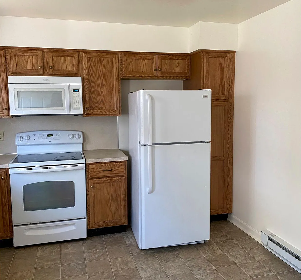2 bed, 1000 sqft, $1,395 — Photo 2