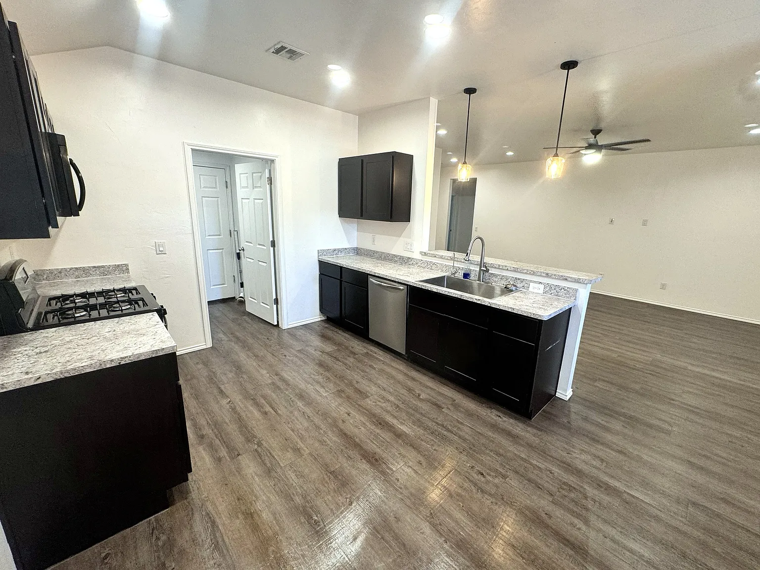 3 bed, 1473 sqft, $1,700 — Photo 3