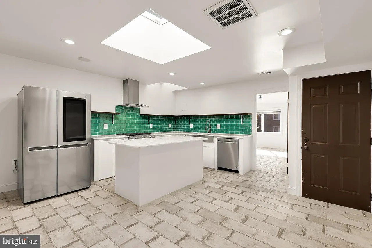 2 bed, 710 sqft, $2,175 — Photo 4