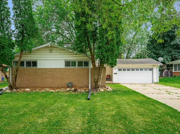 1720 Belmont Blvd, Rockford, IL 61103
