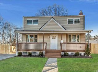 501 51st St, Lindenhurst, NY 11757