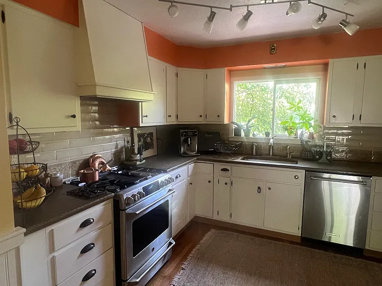 808 Beverly Ave — Photo 7