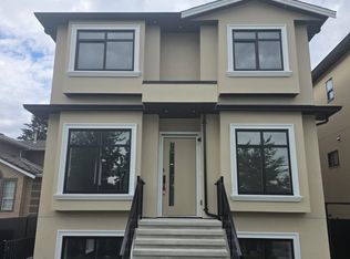 6885 Aubrey St #1, Burnaby, BC V5B2E4