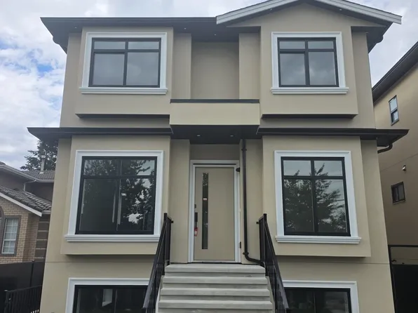 6885 Aubrey St #1, Burnaby, BC V5B 2E4