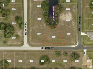 1623 NE 37th St, Cape Coral, FL 33909