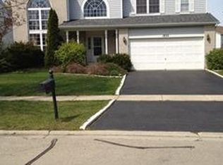 1832 Lake Shore Dr, Romeoville, IL 60446