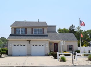 209 Clearwater Dr, Forked River, NJ 08731