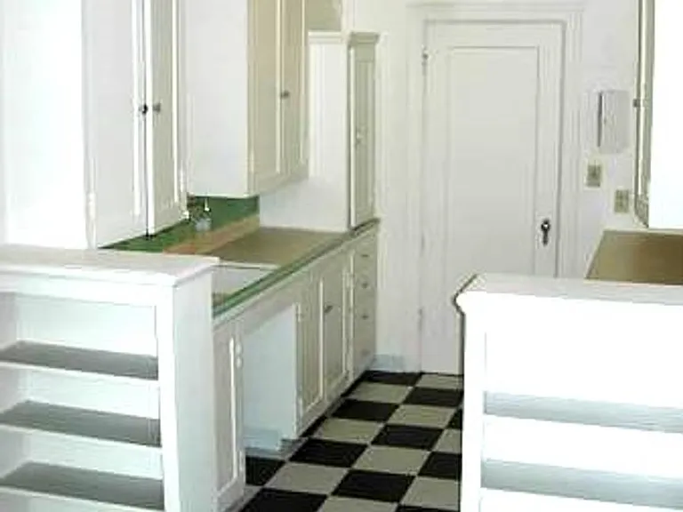 903 Bellevue Pl E — Photo 3