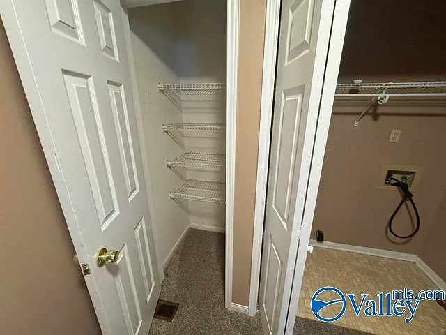 389 Oakland Rd — Photo 14