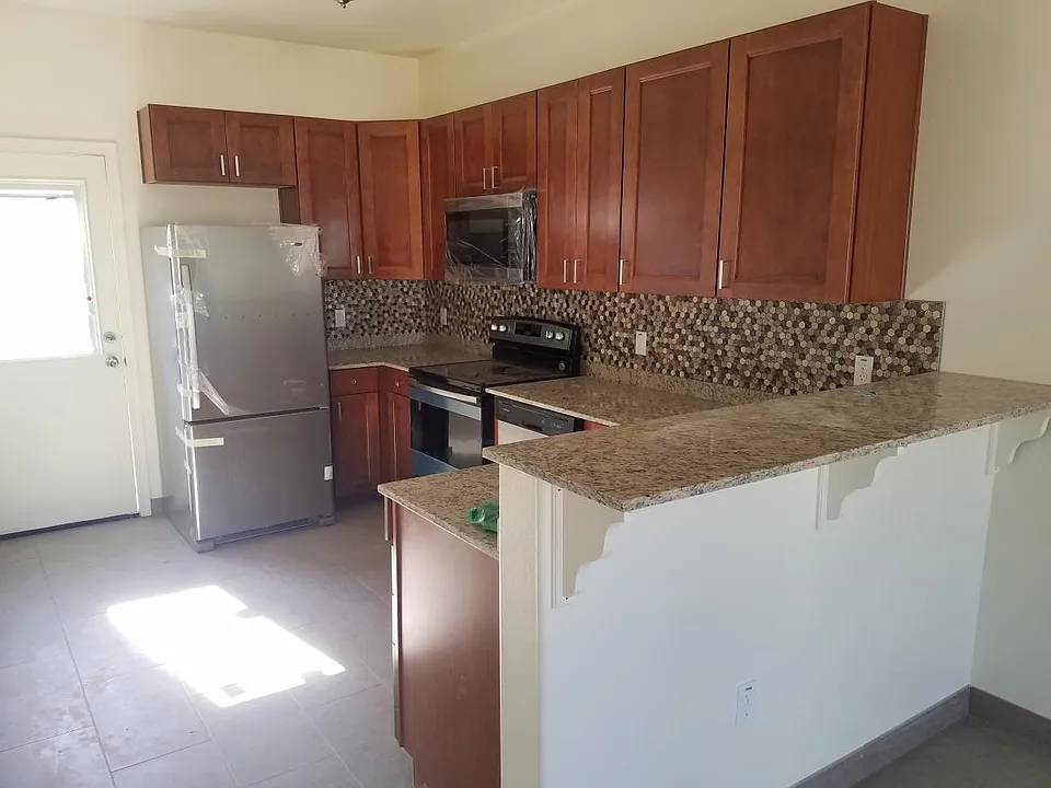 Kitchen, ALL brand new appliances, granite counter tops