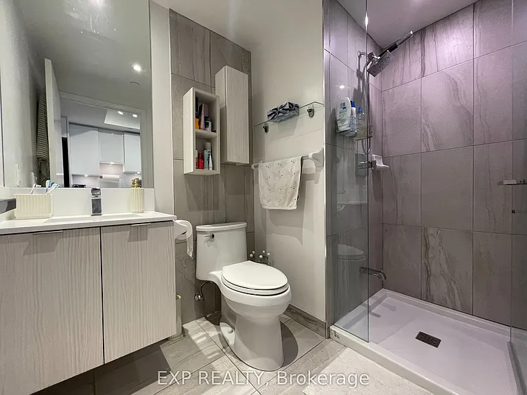 195 Redpath Ave #2015 — Photo 18