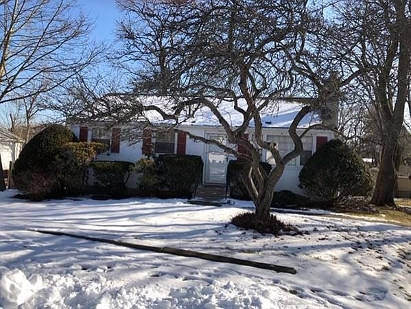 1st image of 45 W Lake Dr