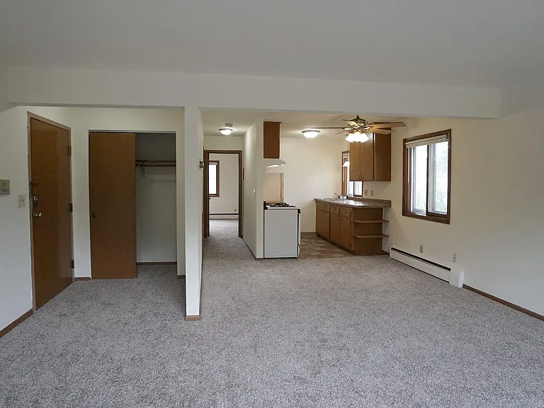 Richfield Square Apartments — Photo 25