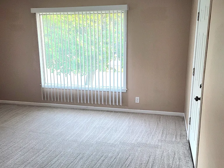 4038 W Green Tree Rd — Photo 6