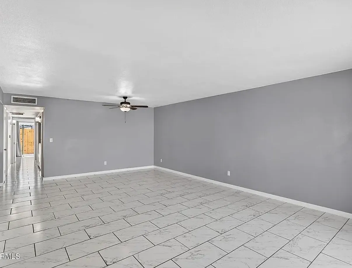 3 bed, 1326 sqft, $2,100 — Photo 2
