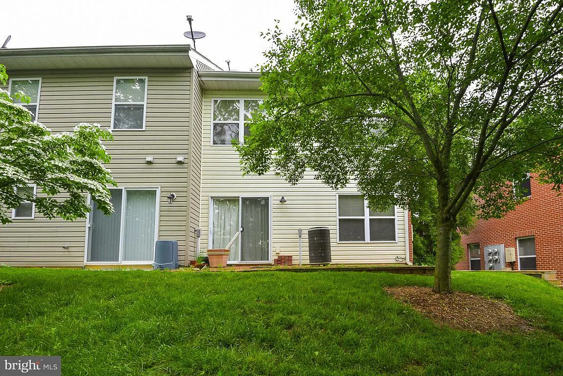 Building Photo - 210 Hilltop Ln