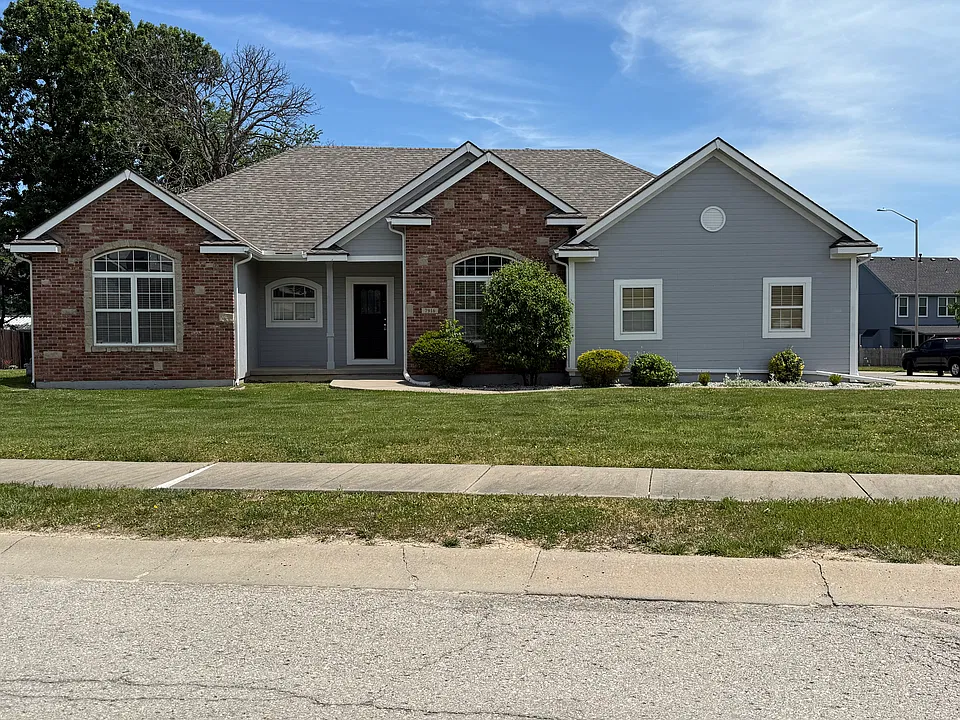 7916 N Woodland Ave #7916