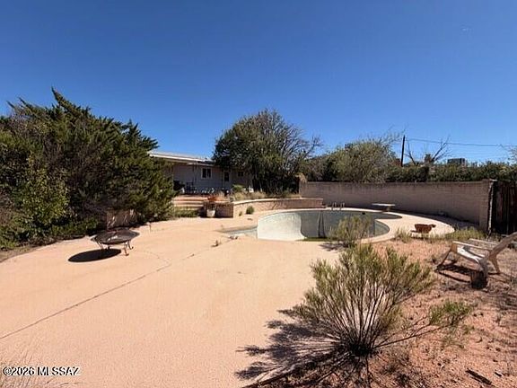 3rd image of 880 S La Mesa Cir