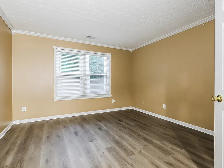 2894 Edgewater St SW — Photo 13