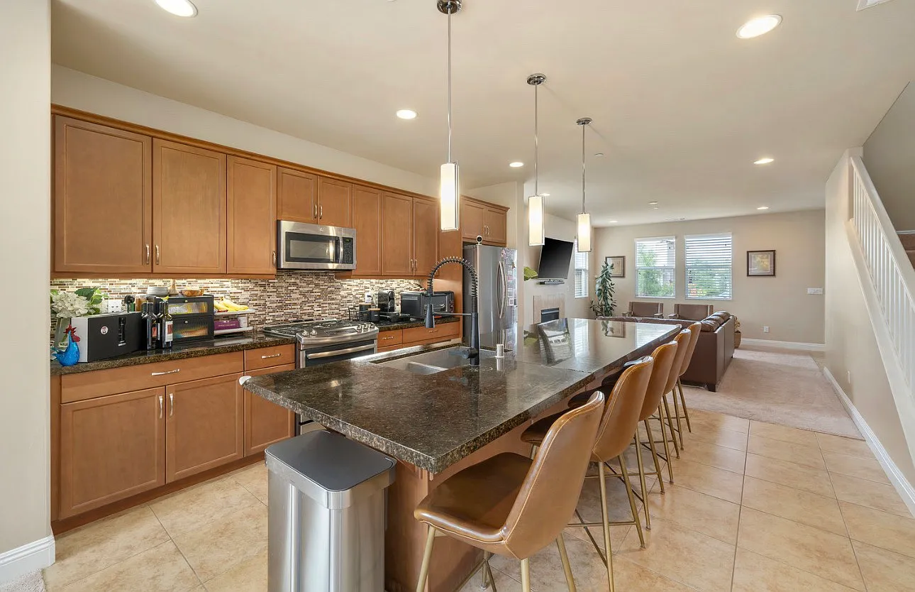 3211 Violet St — Photo 4