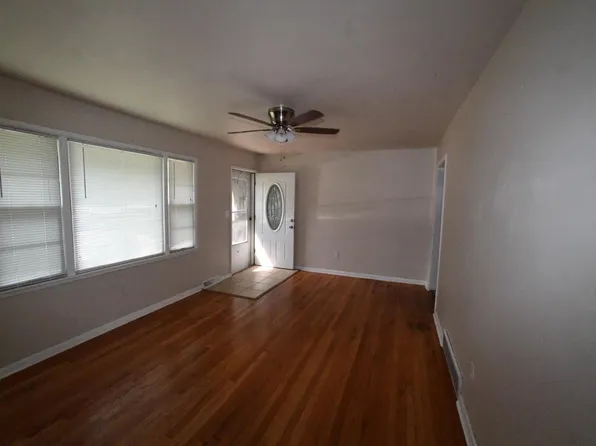 4459 NE Antioch Rd, Kansas City, MO 64117